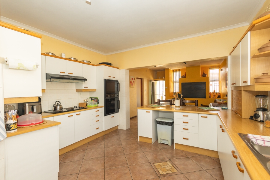 5 Bedroom Property for Sale in Churchill Estate Western Cape
